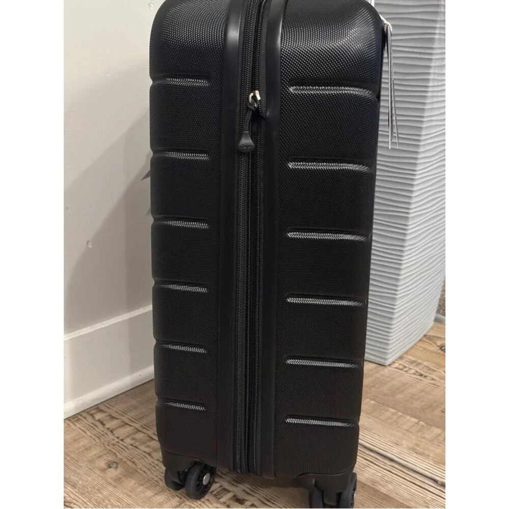 Skyway Epic 2.0 Hardside Carry-On 22 Rolling Suitcase Hard Shell Luggage - Black
